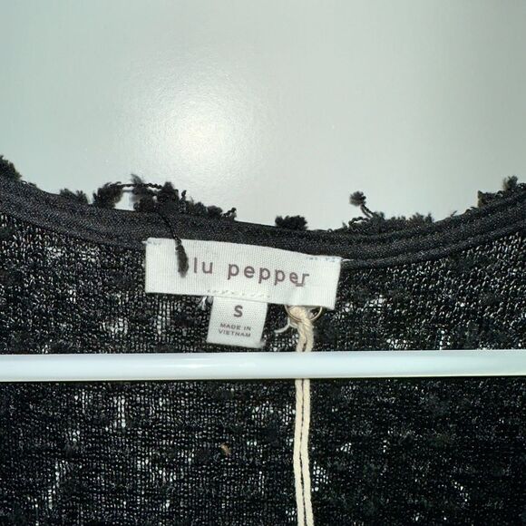 BOUTIQUE WOMENS SWEATER NEW - Picture 3 of 5